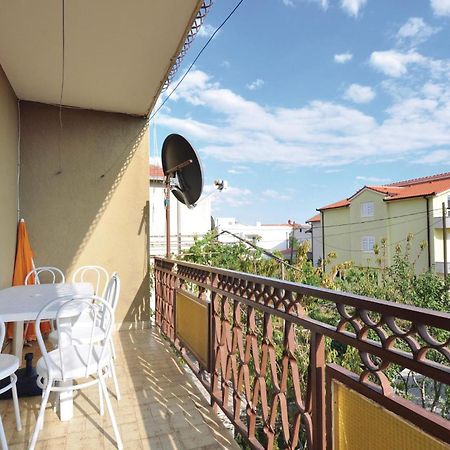 3 Bedroom Cozy Apartment In Kastel Luksic Kastela Exterior photo